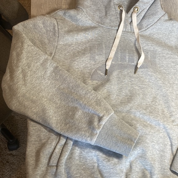 Grey puma hoodie - Picture 2 of 6